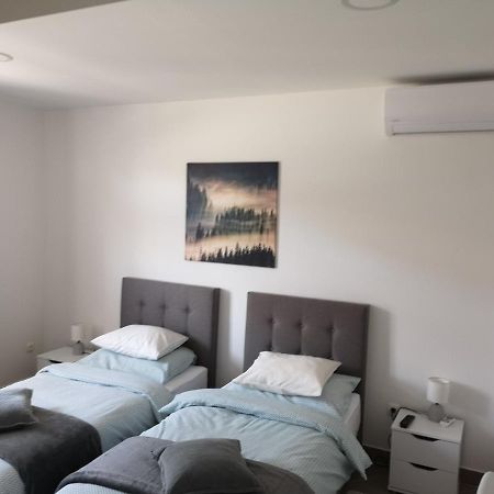 Marko Airport Rooms เวลิคาโกริตซา ภายนอก รูปภาพ