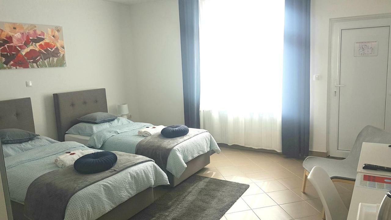 Marko Airport Rooms เวลิคาโกริตซา ภายนอก รูปภาพ