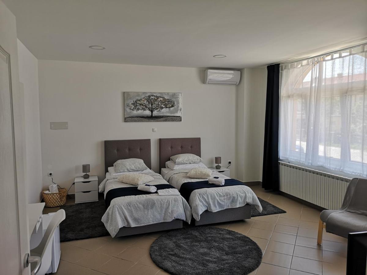 Marko Airport Rooms เวลิคาโกริตซา ภายนอก รูปภาพ